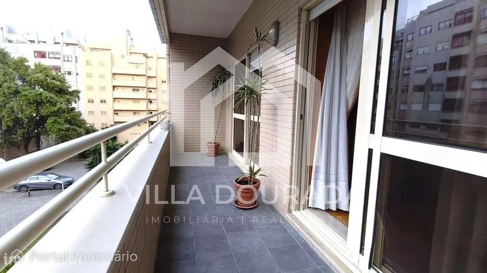 Apartamento T2+1 em Condomínio Fechado com Garagem Box | Próximo da Pr
