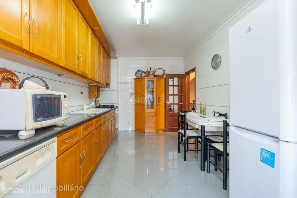 Apartamento T3 em Massamá, junto ao Shopping Center