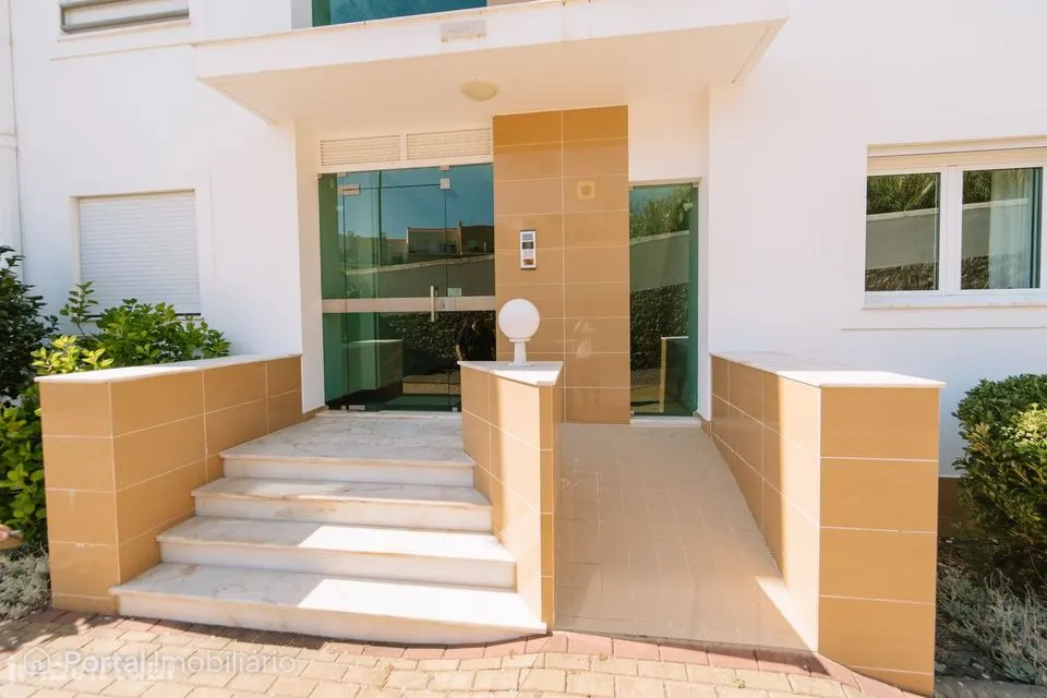 Amplo T3 com vista mar | Condomínio Fechado junto à Praia