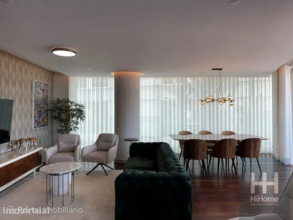 Apartamento T4 mobilado no Edificio Funchal Centrum