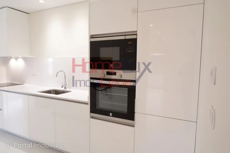 Apartamento T3 Junto à Avenida da Boavista - Completamente RECONSTRUÍDO