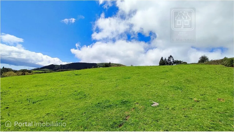 TERRENO (Prédio Rústico) com 10.980m² (quase 8 alqueires) de área total registada