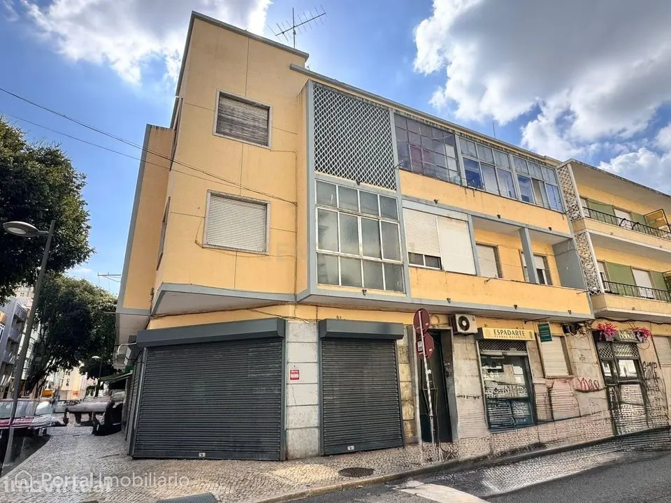Prédio para venda em algés – centro