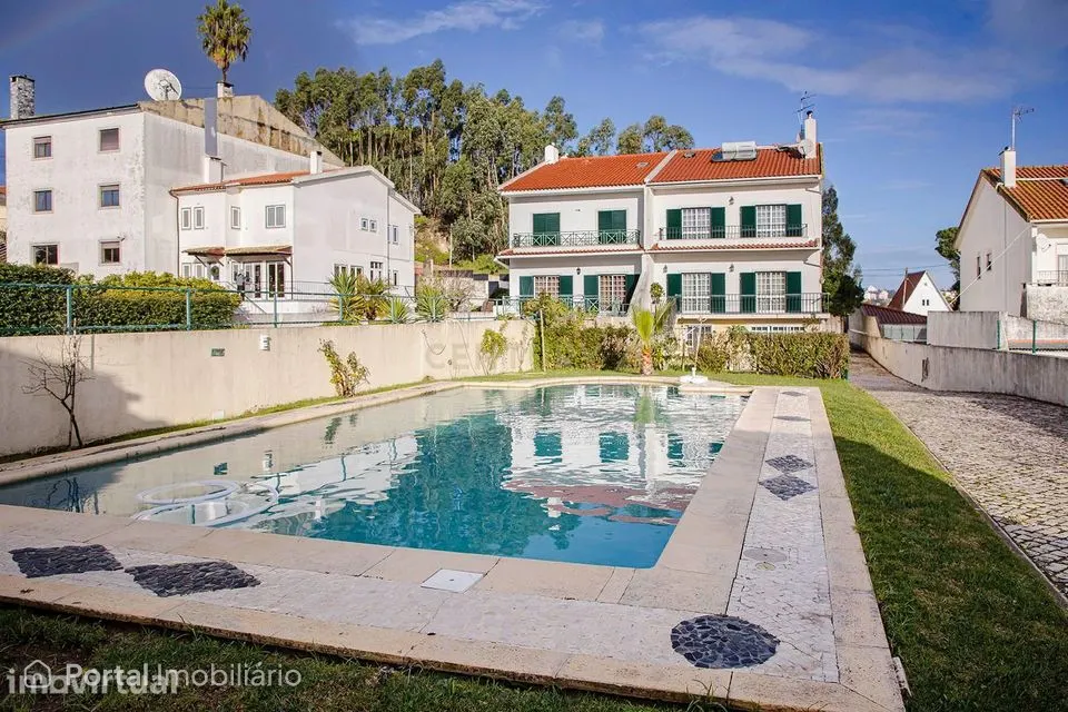 Moradia T5 com piscina e jardim, lote com 830 m² entre Sintra e Lisboa