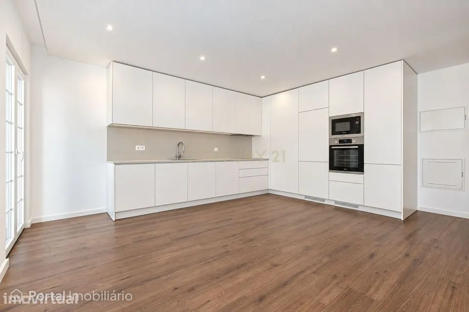 T2 Novo e Exclusivo no Neudel | Terraço de 32 m² + Espaço Extra de 44