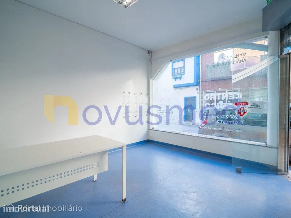 Loja / Espaço Comercial no Centro de São Bartolomeu de Messines, Si...