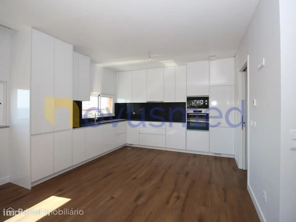 Penthouse tipo T3 com vista para o Mar a 300 metros da praia dos Al...