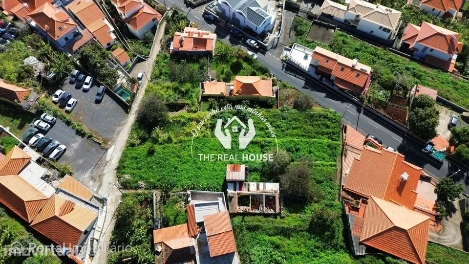 Terreno c/ Ruína de Moradia V1 em Santa Cruz