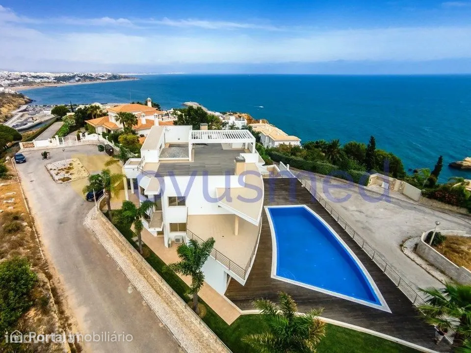 Moradia com 5 quartos e piscina em linha de mar Albufeira Algarve