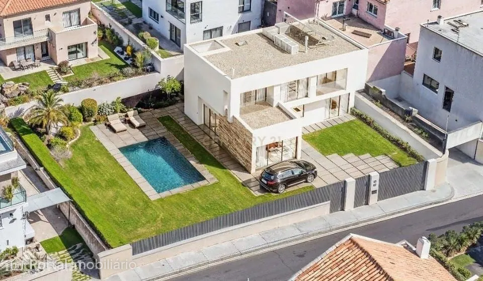 Moradia T4 em construção Serra de Casal de Cambra-Belas