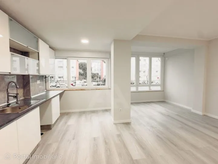 Apartamento T2 com 81 m²