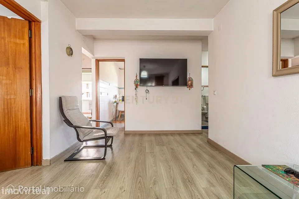 T2 Totalmente Renovado | 101 m² | Praça de Portugal | Pronto a Habitar