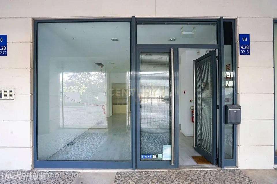 Oportunidade Única. Loja Comercial de 50m² no Parque das Nações Norte