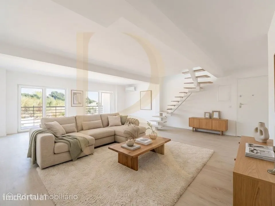 Apartamento T3 duplex com parqueamento e arrecadação em condomínio ...