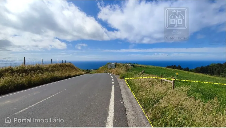 Land for sale in Fenais da Ajuda