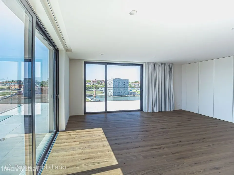 Apartamento T4 Duplex, Terraço com 106 m2, Luxo, Fonte Nova, Aveiro