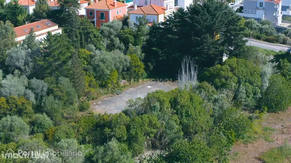 Terreno de 2500m2 no Estoril