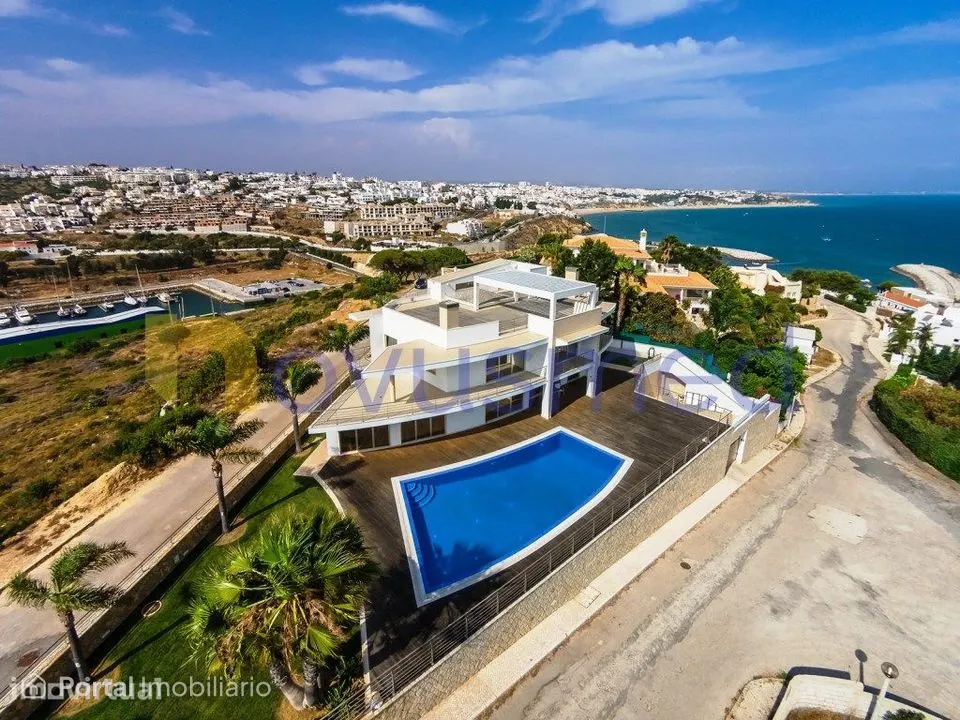 Moradia com 5 quartos e piscina em linha de mar Albufeira Algarve