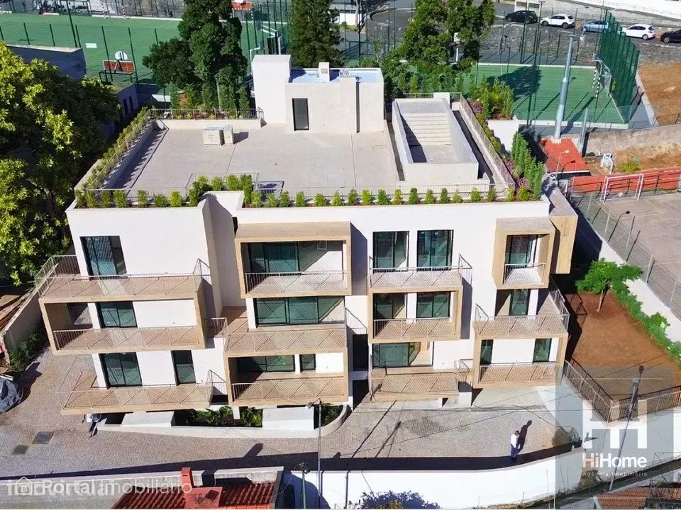 Apartamento T3 junto aos Barreiros em São Martinho
