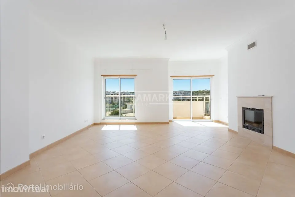 Apartamento T3 da banca com vista mar e estacionamento na cave situado