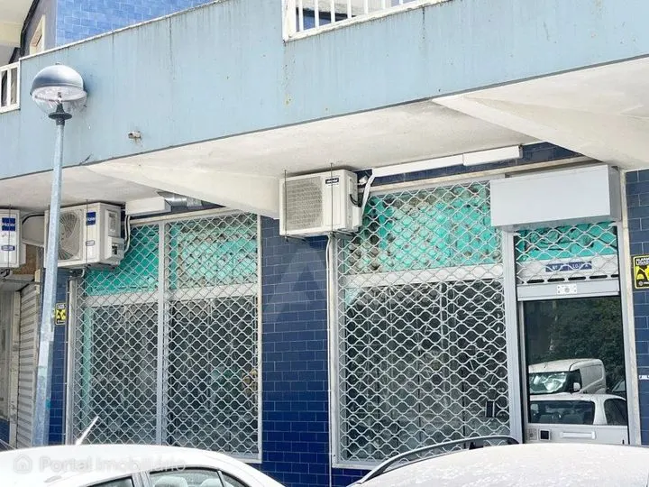 Imóvel comercial à venda em Loures