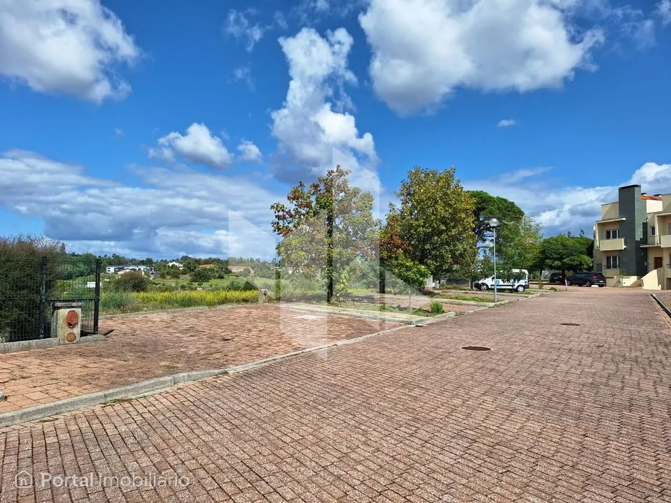 Lote de Terreno Venda em Molelos,Tondela
