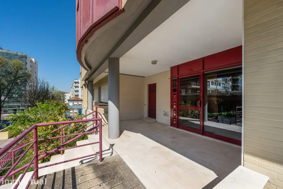 Excelente apartamento T4, em Paranhos, convertido em T3