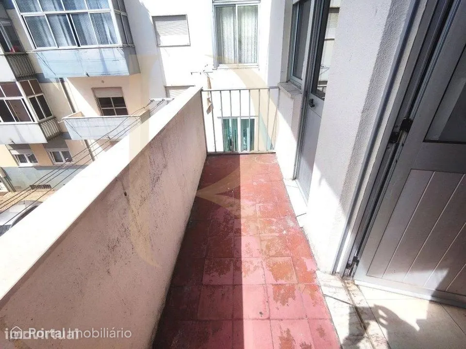 Apartamento T2 com varanda nas Paivas - Seixal