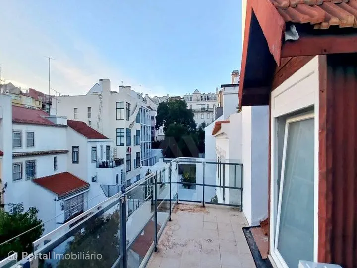 Apartamento T3 situado na prestigiada freguesia da Estrela