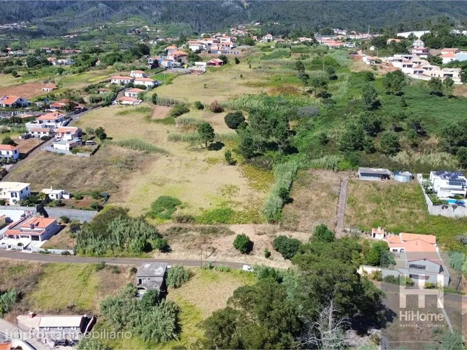 Terreno rústico nos Prazeres zona da Carreira - Prazeres
