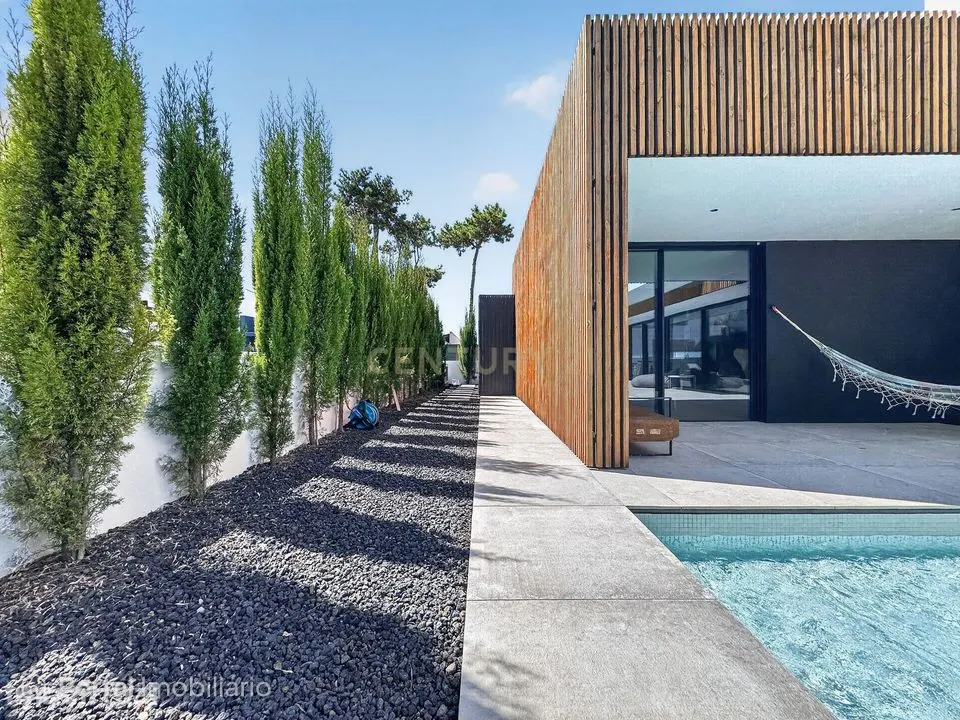 Moradia T3 de Excelência na Aroeira – Conforto, Elegância e Qualidade