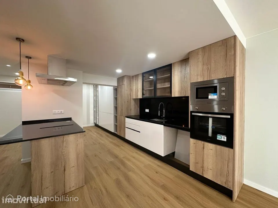 Apartamento T2 totalmente renovado, vista mar