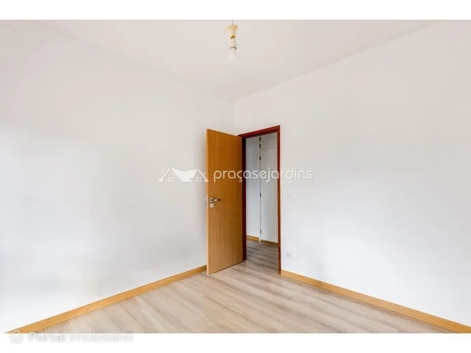 Apartamento T4 com terraço a 5 minutos do centro de Leiria