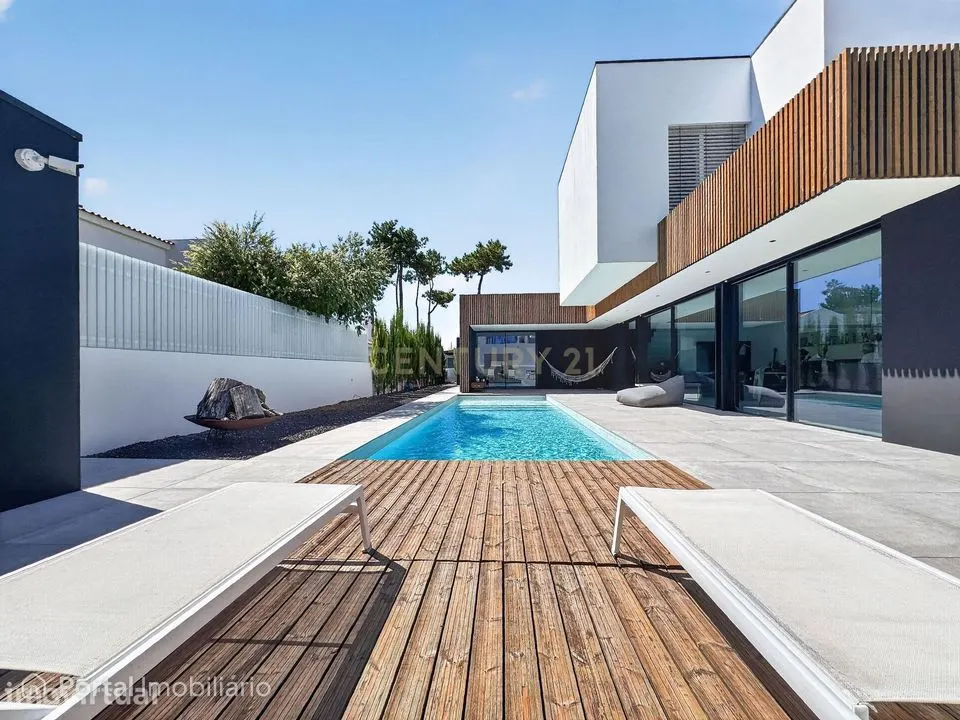 Moradia T3 de Excelência na Aroeira – Conforto, Elegância e Qualidade