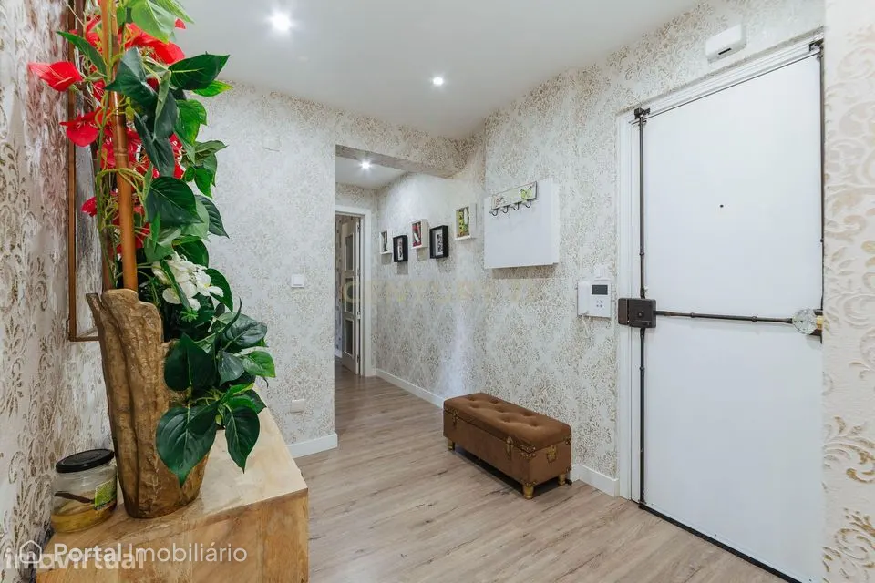 Apartamento T2 Remodelado em Sacavém