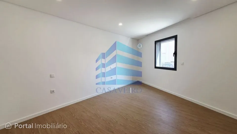 Apartamento T1 +1 no centro de Esgueira