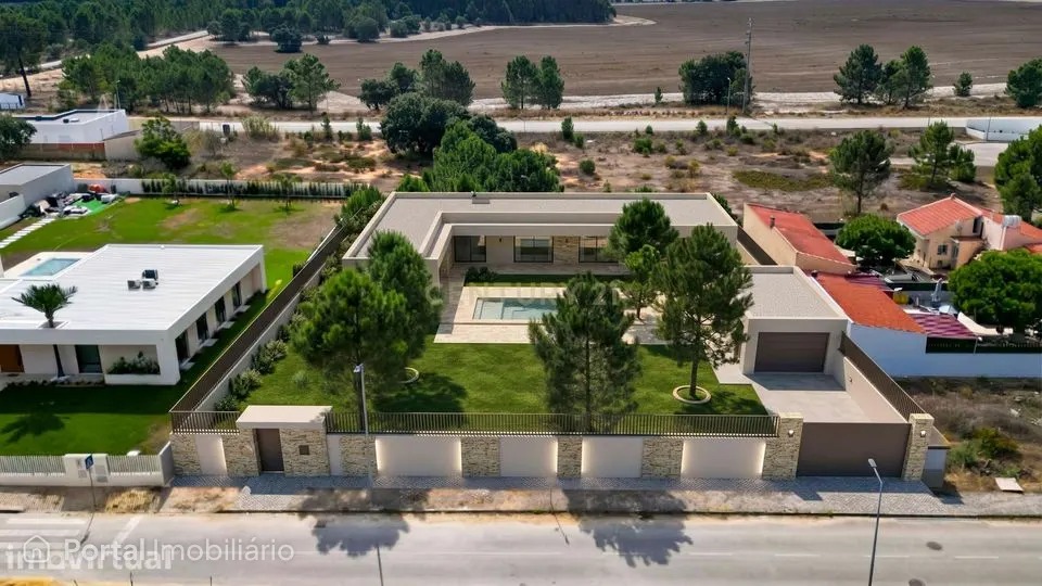 Terreno Urbano de 2.360 m² em Loteamento Recente – Quinta do Anjo, Pal