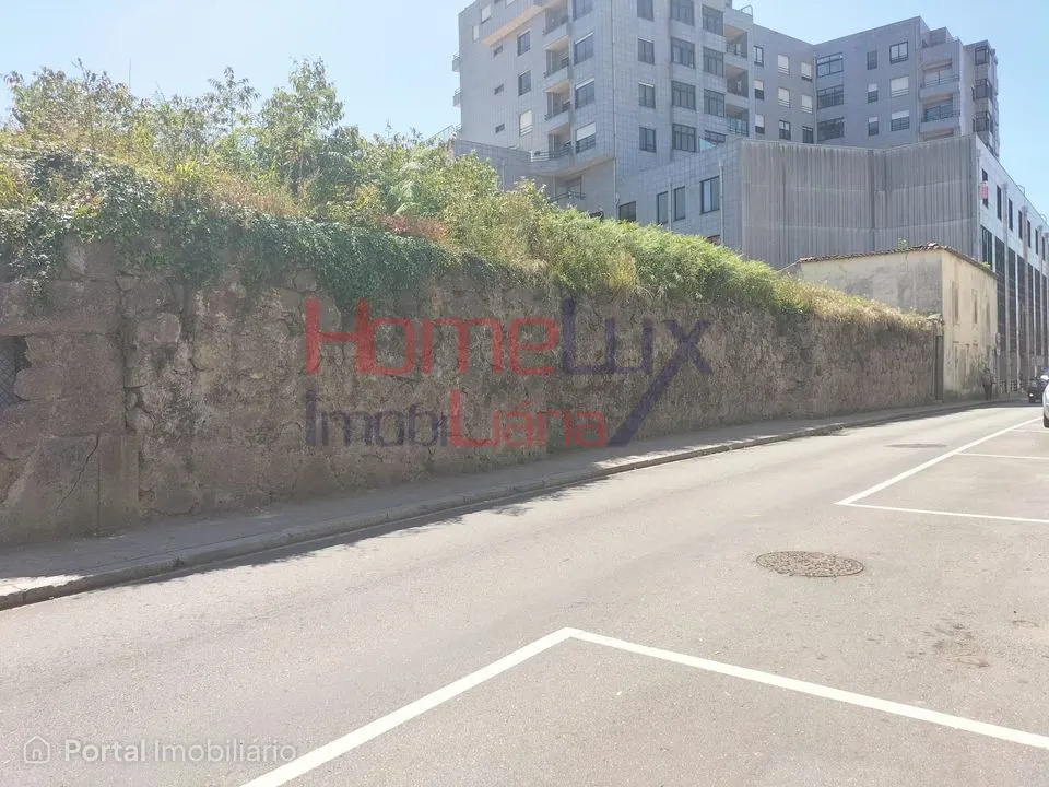 Terreno para construção - Centro dos carvalhos (Pedroso)