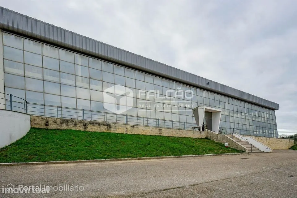 Warehouse for sale in Santarém