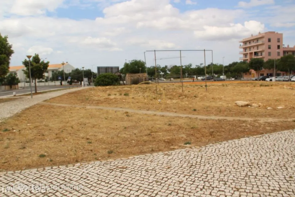 Amplo Lote de terreno situado na Urbanização de Vale de Rãs em Loulé d