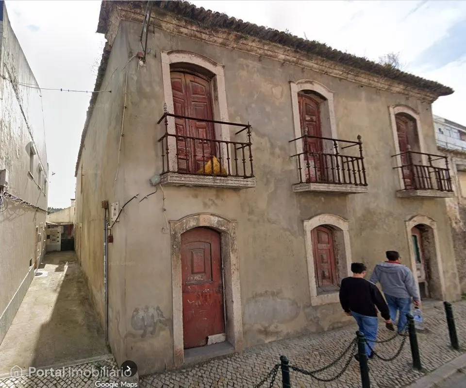 Oportunidade Única em Vialonga: 2 Prédios Urbanos com Elevado Potencial de Reabilitação