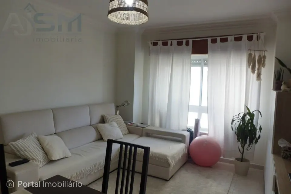 Apartamento T1 Arrendamento em Rio de Mouro,Sintra