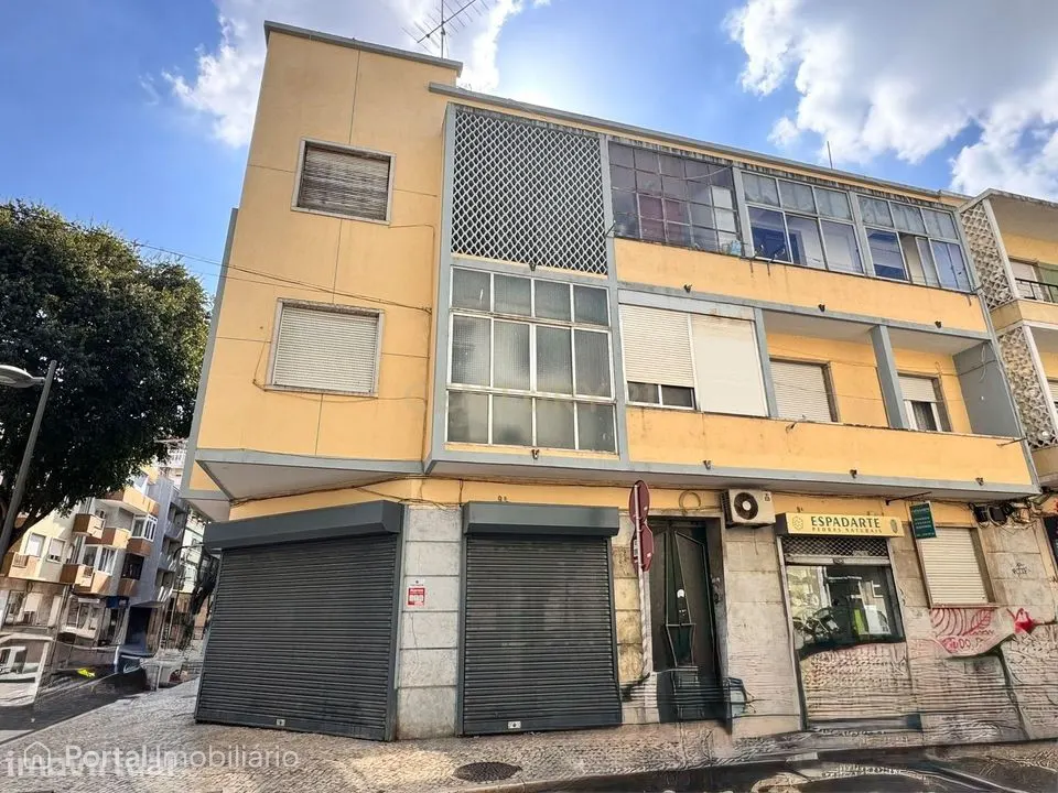 Prédio para venda em algés – centro