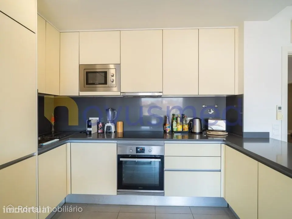 Apartamento T3, com piscina e garagem, Albufeira