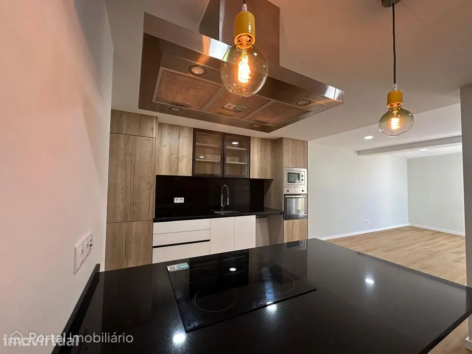 Apartamento T2 totalmente renovado, vista mar