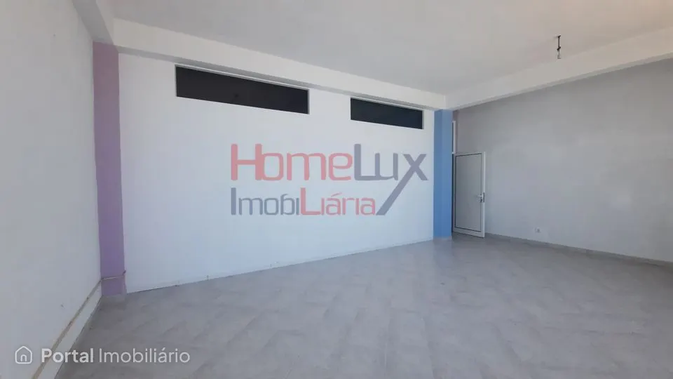 Loja comercial no Centro de Castro Daire para Venda