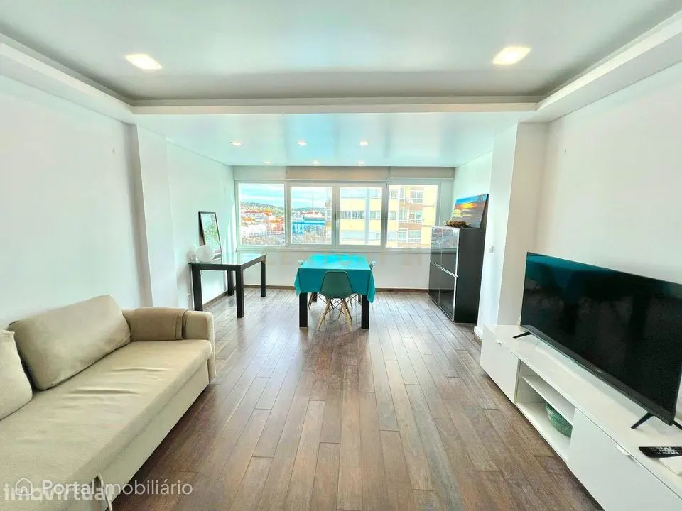 Apartamento Renovado com Vista Mar na Costa da Caparica