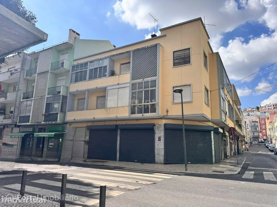 Prédio para venda em algés – centro