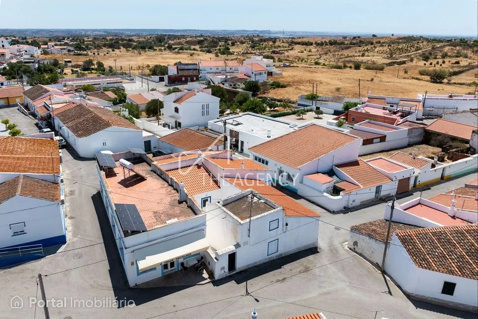 Commercial property for sale in Azinhal