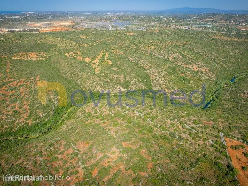 Terreno Rústico com 4.080 m² e Vista Desafogada no Malhão, Paderne